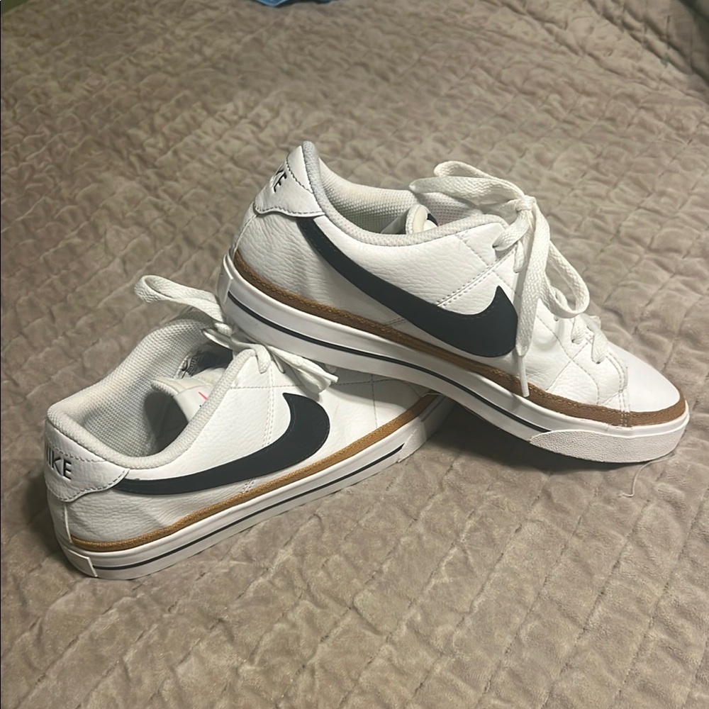 Nike White and Black Low-Top Sneakers
